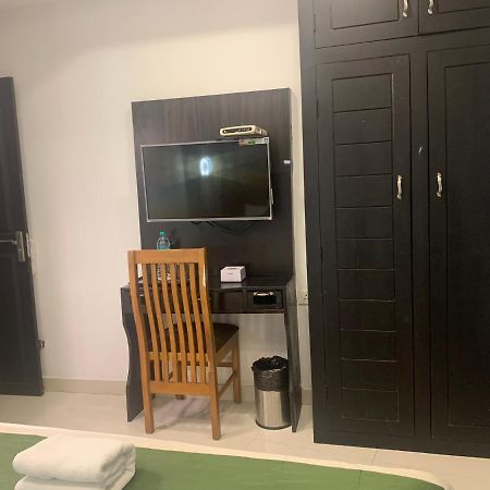 Hotel Greenlife Kochi Екстер'єр фото
